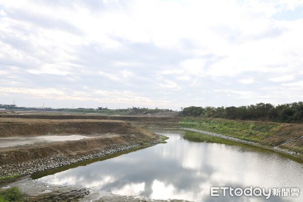 ▲台南市長黃偉哲29日主持柳營區八老爺滯洪池新建工程動土典禮，盼工程完工後有效降低酪農區淹水風險。（記者林東良翻攝，下同）