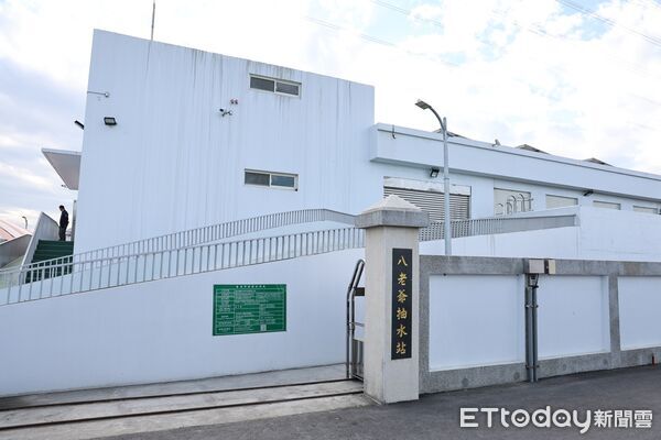 ▲台南市長黃偉哲29日主持柳營區八老爺滯洪池新建工程動土典禮，盼工程完工後有效降低酪農區淹水風險。（記者林東良翻攝，下同）