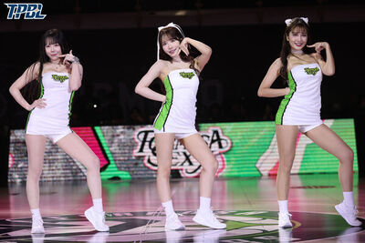 梓梓同框三上悠亞「被嗆滾一邊」　她揭私下暖舉力挺：很喜歡隊長