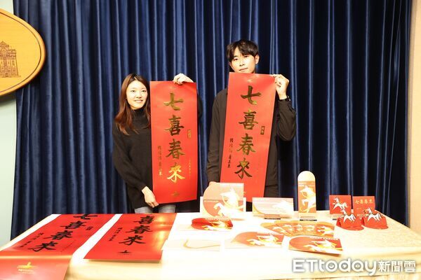 ▲▼▲總統府公布「馬年」春聯、紅包袋、福袋與賀年卡。（圖／記者徐文彬攝）