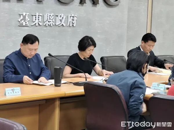 ▲饒慶鈴(中)要求強化交通安全管理。（圖／記者楊晨東翻攝）