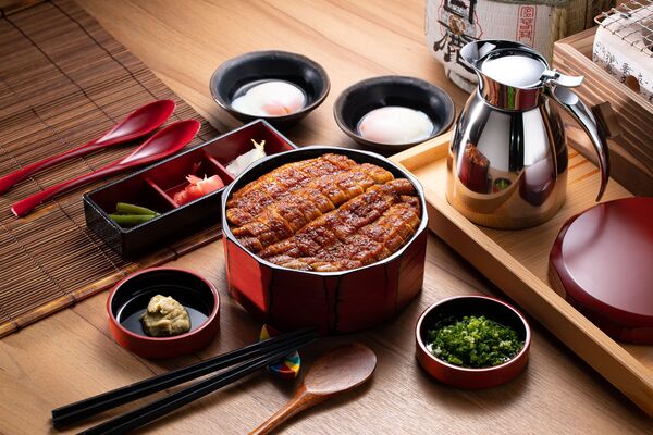 ▲「大江戶町鰻屋」台南Outlet Park店試營運，特別邀請日式歌舞伎演出迎鰻之舞。（圖／大江戶町鰻屋提供，下同）