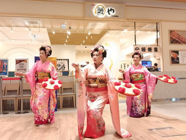 ▲「大江戶町鰻屋」台南Outlet Park店試營運，特別邀請日式歌舞伎演出迎鰻之舞。（圖／大江戶町鰻屋提供，下同）
