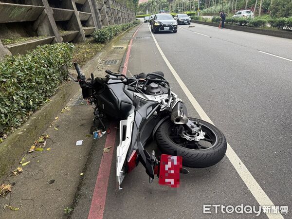 ▲▼行車記錄器拍下車禍瞬間，猴子當場被撞擊死亡，發生事故的HONDA RORZA750機車價值約47萬元             。（圖／記者陳以昇翻攝）