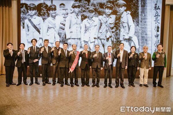 ▲台南市長榮中學140週年「百世榮美」校慶感恩餐會席開140桌，海內外校友齊聚福爾摩沙遊艇酒店，共同見證教育與信仰傳承的重要時刻。（記者林東良翻攝，下同）