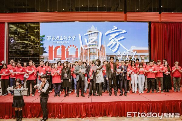 ▲台南市長榮中學140週年「百世榮美」校慶感恩餐會席開140桌，海內外校友齊聚福爾摩沙遊艇酒店，共同見證教育與信仰傳承的重要時刻。（記者林東良翻攝，下同）