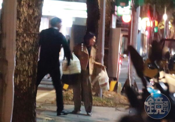 2025.12.15 18：35 江啟臣在官邸宴客，林姓主任先去外面餐廳取預定好的菜。