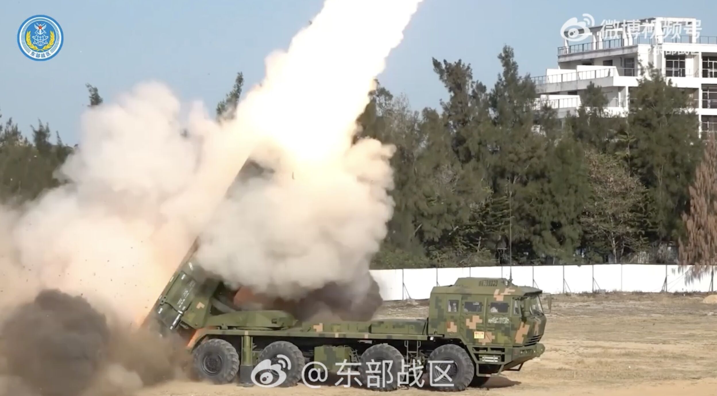 ▲解放軍東部戰區釋出軍演「遠火打擊」畫面。（圖／翻攝東部戰區微博）
