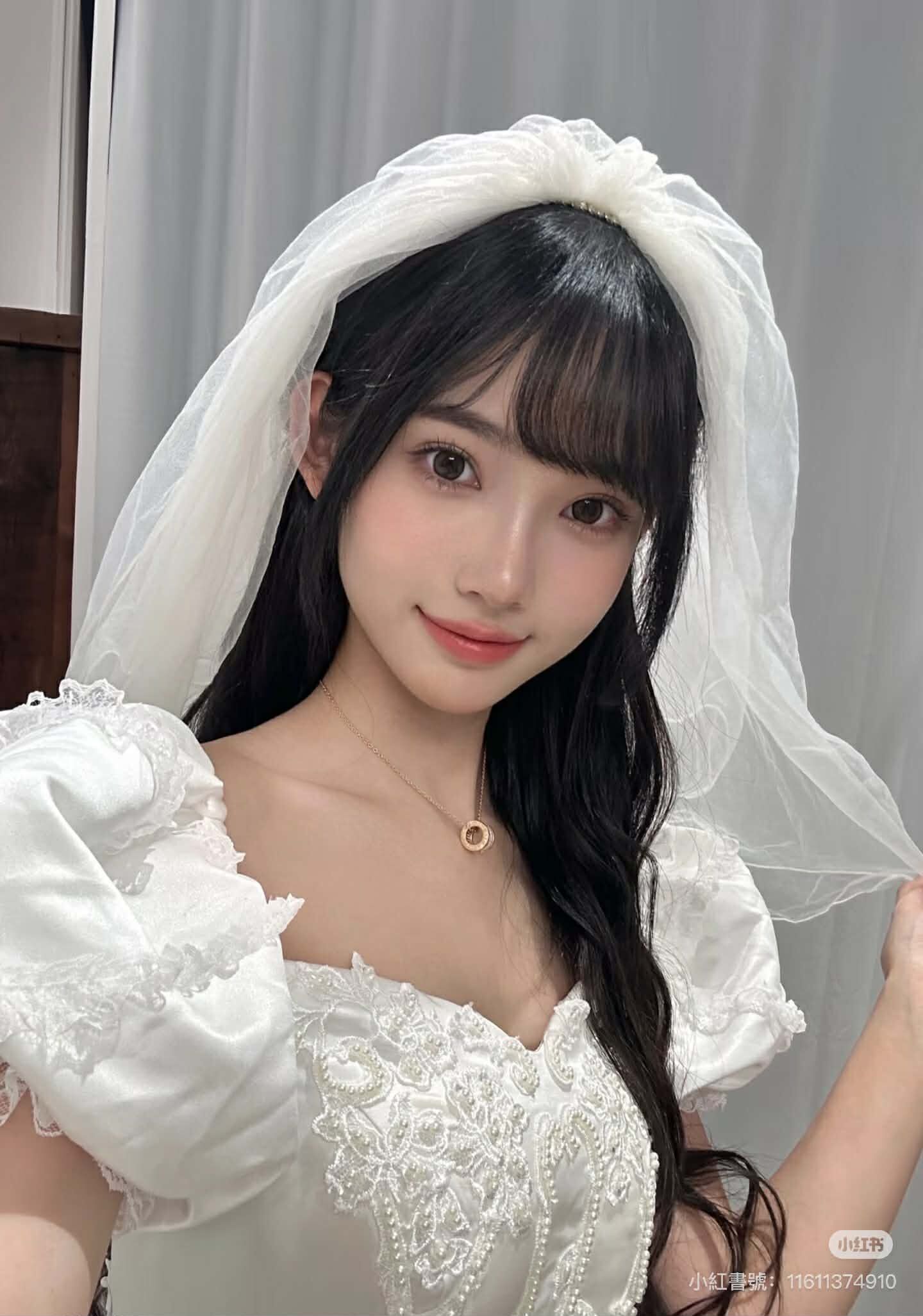 ▲▼林俊傑20歲女友絕美婚紗照瘋傳！　七七低胸白紗絕美。（圖／翻攝自IG、小紅書）