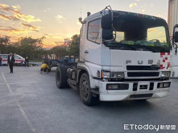 ▲▼高雄港車禍             。（圖／記者陳宏瑞翻攝）