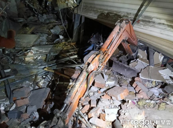 ▲新光三越中港店氣爆，檢方30日起訴13人。（圖／記者白珈陽翻攝，下同）