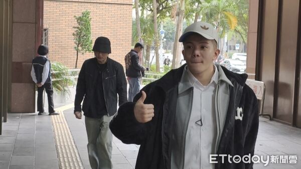 ▲▼網紅孫生對多名女子涉犯強制性交等罪嫌，台北地院今（30日）首度開庭，孫生現身撂話「撒謊的會下地獄」。（圖／記者黃哲民攝）