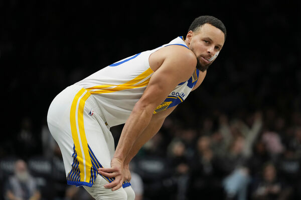 ▲勇士柯瑞完成生涯里程碑，NBA總得分超越「狼王」賈奈套。（圖／達志影像／美聯社）