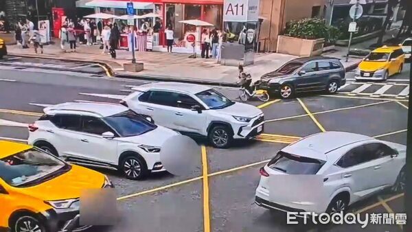 ▲北市信義區松高松壽路口發生休旅車擦撞單車意外，造成女騎士受傷。（圖／記者張君豪翻攝）