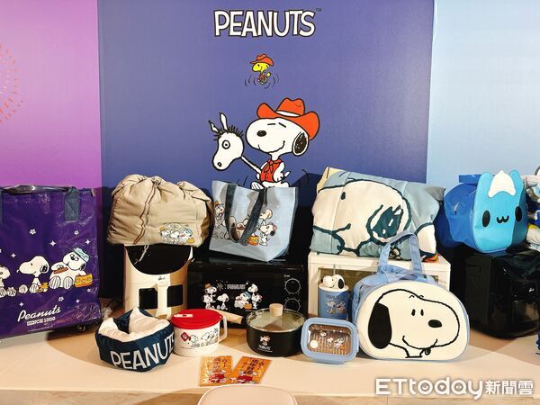 ▲▼7-11推出130款馬年福袋！10大IP三麗鷗、史努比　頭獎抽特斯拉。（圖／記者林育綾攝）