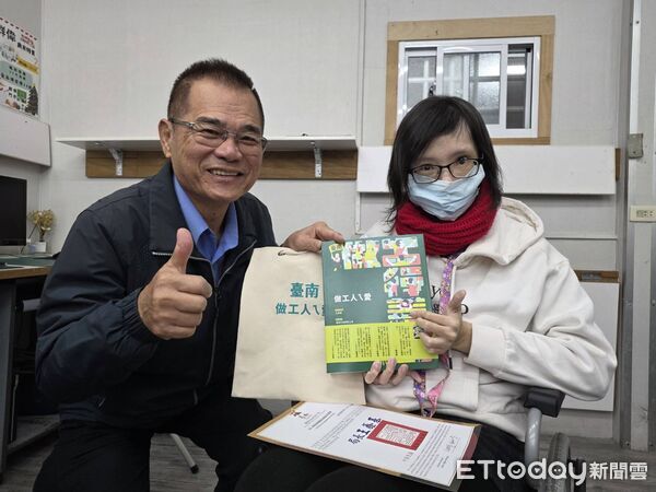 ▲台南市勞工局辦理身障電腦職訓班結訓，18位學員完成辦公室圖文與AI雲端應用培訓，迎向職場新未來。（記者林東良翻攝，下同）