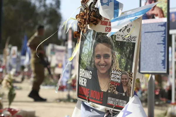 ▲▼ 以色列25歲女子羅米戈南（Romi Gonen）曾受困加薩長達471天。（圖／達志影像／美聯社）