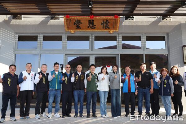 ▲中寮鄉第10公墓「懷恩堂」揭牌，打造現代化莊嚴追思場域。（圖／南投縣政府提供）