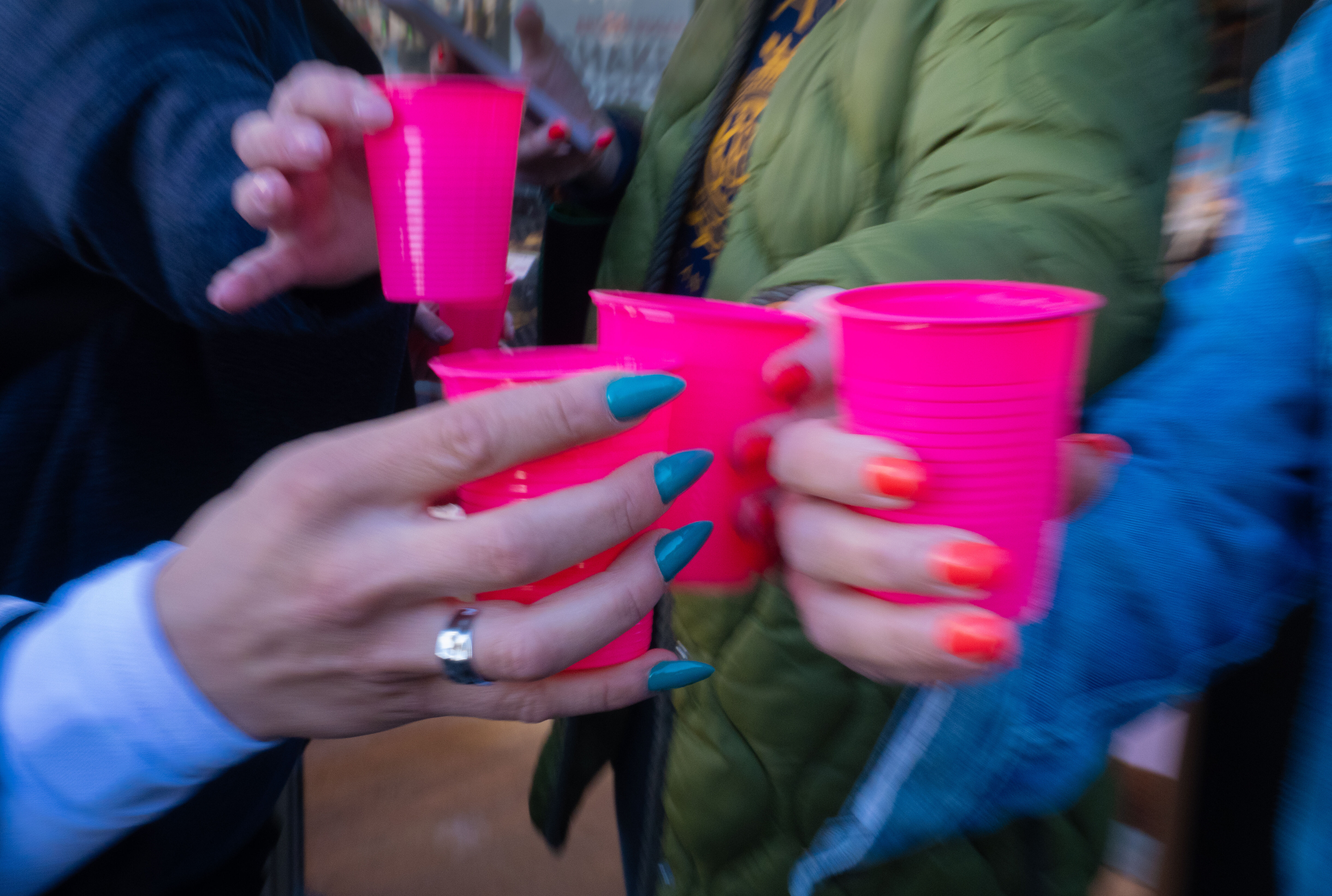 ▲替代方案卡關，法國拋棄式塑膠杯禁令確定延後。（示意圖／達志影像／美聯社）