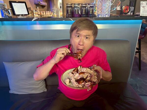 ▲胡瓜體驗新事物。（圖／下面一位）