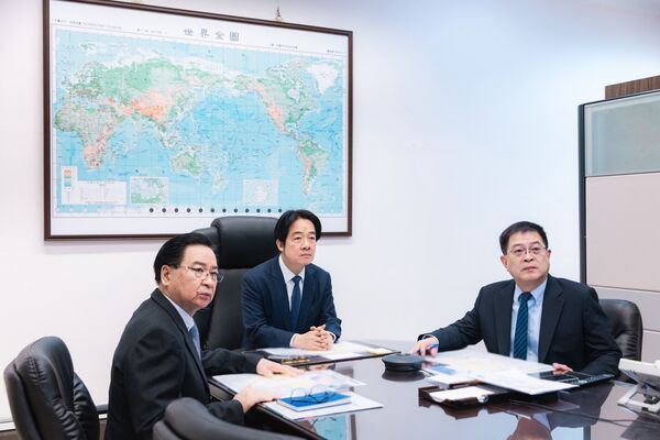 ▲▼總統賴清德與國防部進行視訊會議，就中國近日在台海周邊進行軍事演習與實彈射擊，聽取最新情勢報告。（圖／翻攝自Facebook／賴清德）