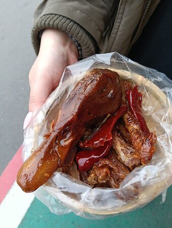 ▲▼追蕾醬香黑鴨中壢店。（圖／部落客民宿女王芽月授權提供）