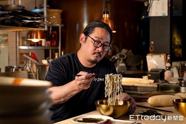 ▲「賤兔主廚」金度潤餐廳招牌「紫蘇油拌麵」。（圖／微風集團提供）