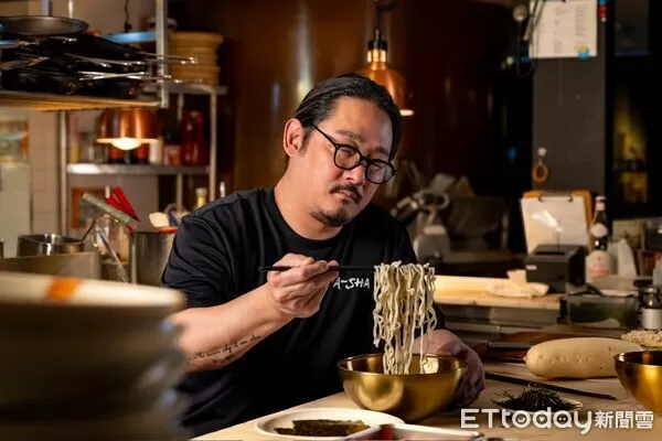 ▲「賤兔主廚」金度潤餐廳招牌「紫蘇油拌麵」。（圖／微風集團提供）