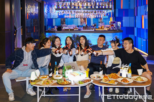 ▲H2O水京棧國際酒店：頂樓池畔「紅磨坊」派對。（圖／業者提供）