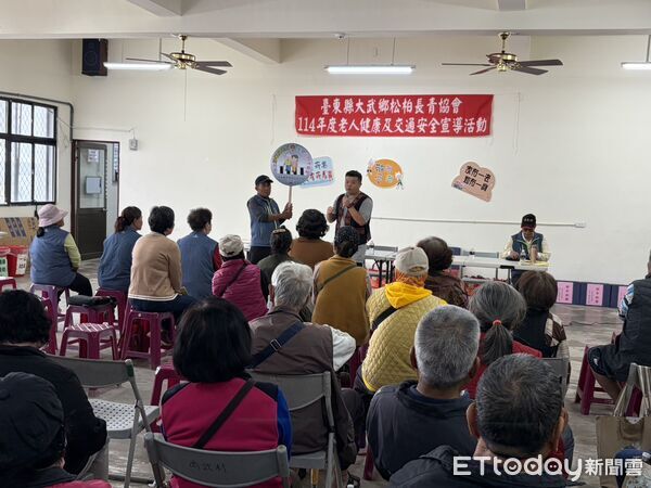 ▲大武分局員警寓教於樂宣導交通安全。（圖／記者楊晨東翻攝）