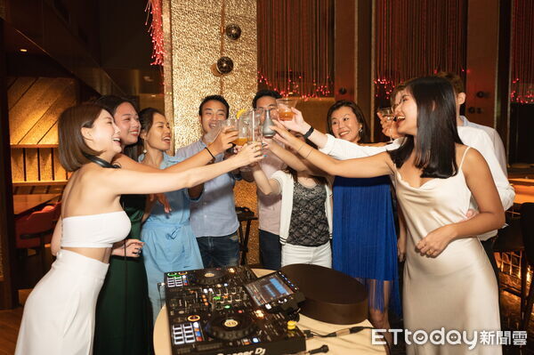 ▲高雄洲際酒店WA-RA日式餐廳於跨年夜推出暢飲派對。（圖／業者提供）