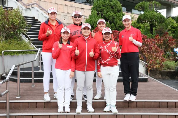 ▲台灣高球一姐錢佩芸、旅日好手蔡佩穎力挺公益 台新慈善配對賽募款逾兩百萬、台新新光金控副總經理林尚愷與台新贊助選手黃亭瑄、錢珮芸、蔡佩穎、吳雙、陳之敏。（圖／台新育樂提供）