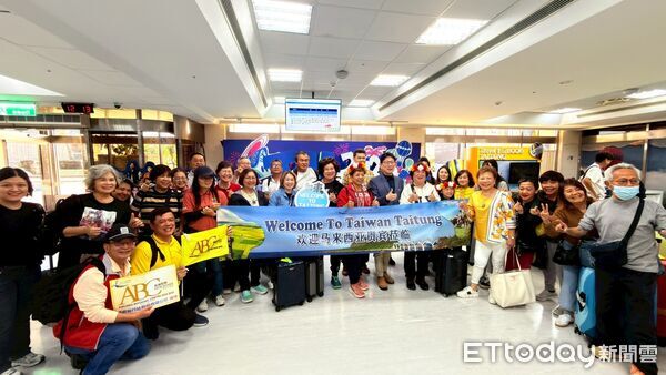 ▲馬來西亞包機首航台東。（圖／記者楊晨東翻攝）