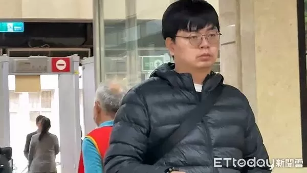 ▲▼涉將中央廣播電台官網首頁置換成中共五星旗的工程師吳政勳，30日首度到台北地院出庭不認罪。（圖／記者黃哲民攝）