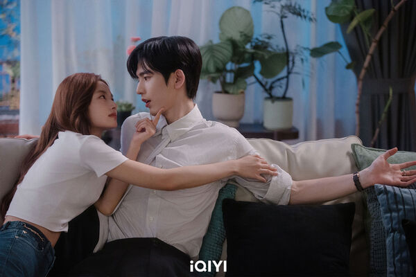 ▲《愛你》由張凌赫與徐若晗主演。（圖／iQIYI愛奇藝國際版提供）