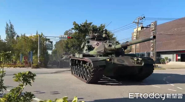▲▼ 大陸圍台軍演敏感時刻，金門街頭現戰甲車。(圖／民眾提供)