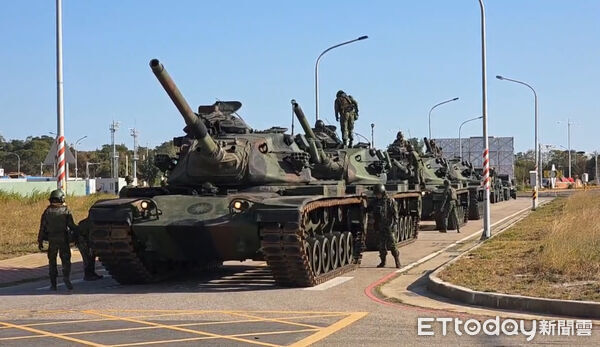 ▲▼ 大陸圍台軍演敏感時刻，金門街頭現戰甲車。(圖／民眾提供)