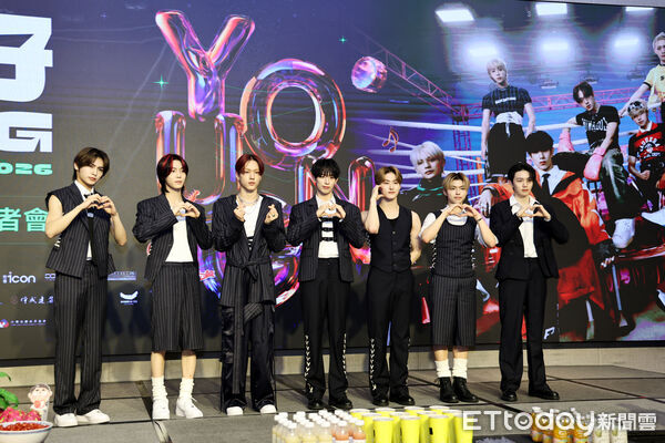 ▲日本全能天后鈴木愛理抵達台南，為跨年晚會暖身，親切與市長黃偉哲互動。（記者林東良翻攝，下同）