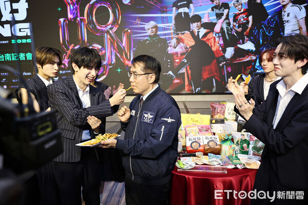 ▲日本全能天后鈴木愛理抵達台南，為跨年晚會暖身，親切與市長黃偉哲互動。（記者林東良翻攝，下同）