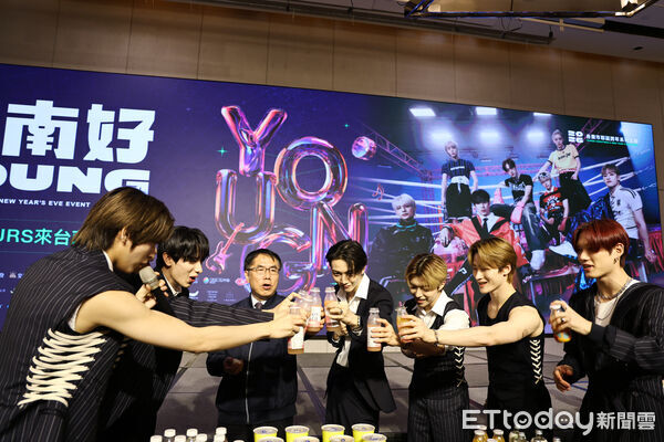 ▲日本全能天后鈴木愛理抵達台南，為跨年晚會暖身，親切與市長黃偉哲互動。（記者林東良翻攝，下同）