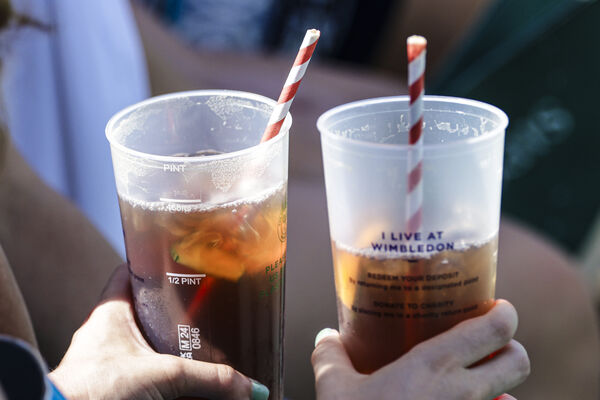 ▲替代方案卡關，法國拋棄式塑膠杯禁令確定延後。（示意圖／達志影像／美聯社）