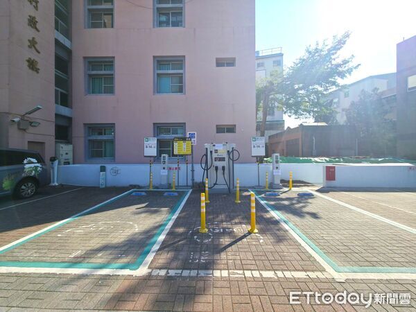 ▲台南市推動「區區有充電站」計畫，第五批充電站31日上線啟用，涵蓋12個行政區、23處場域，快慢充同步到位。（記者林東良翻攝，下同）
