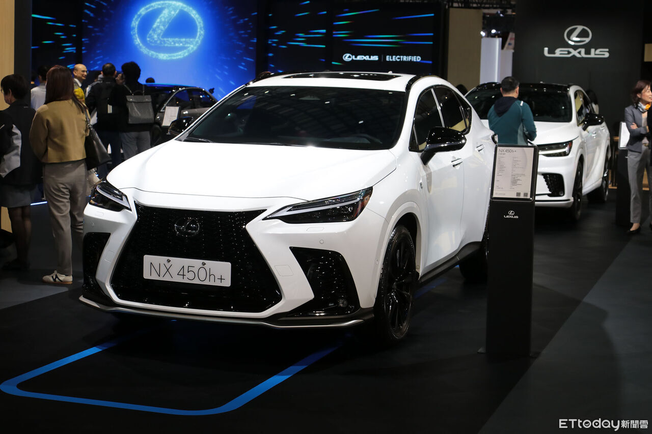 ▲台北車展／Lexus「大改款ES＆小改款IS」雙雄演出！電動概念首登台。（圖／記者張慶輝攝）