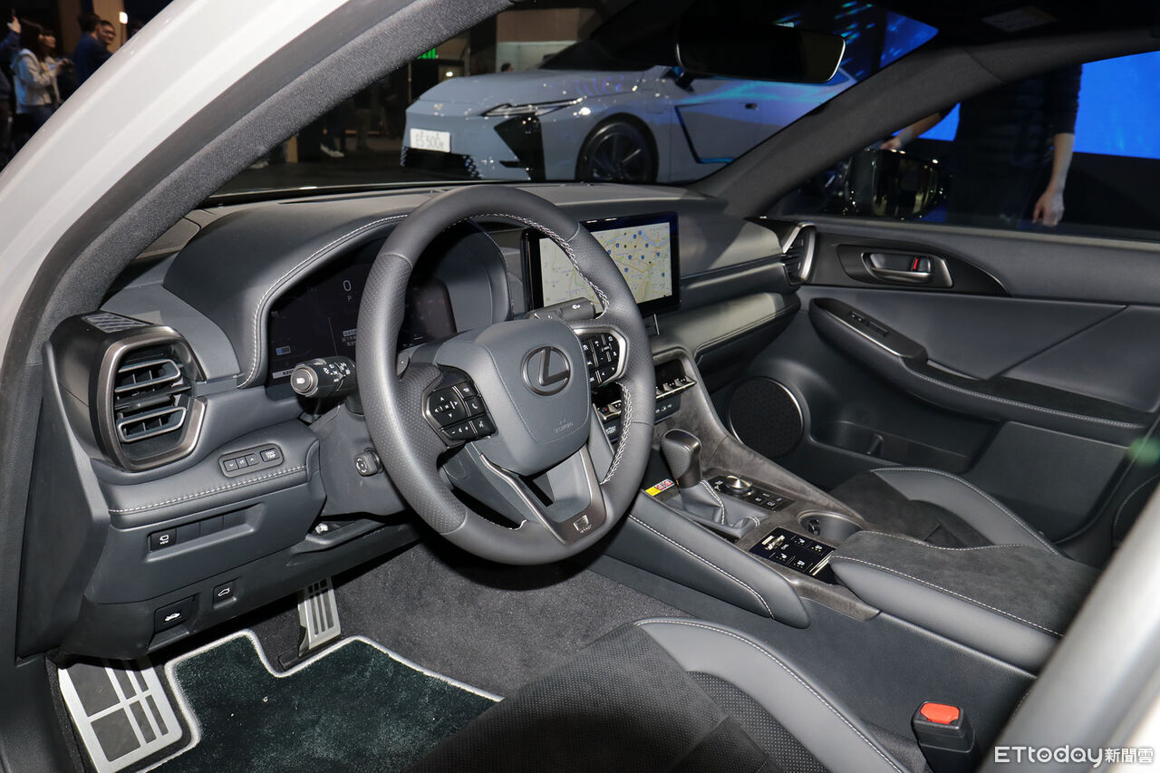 ▲台北車展／Lexus「大改款ES＆小改款IS」雙雄演出！電動概念首登台。（圖／記者張慶輝攝）