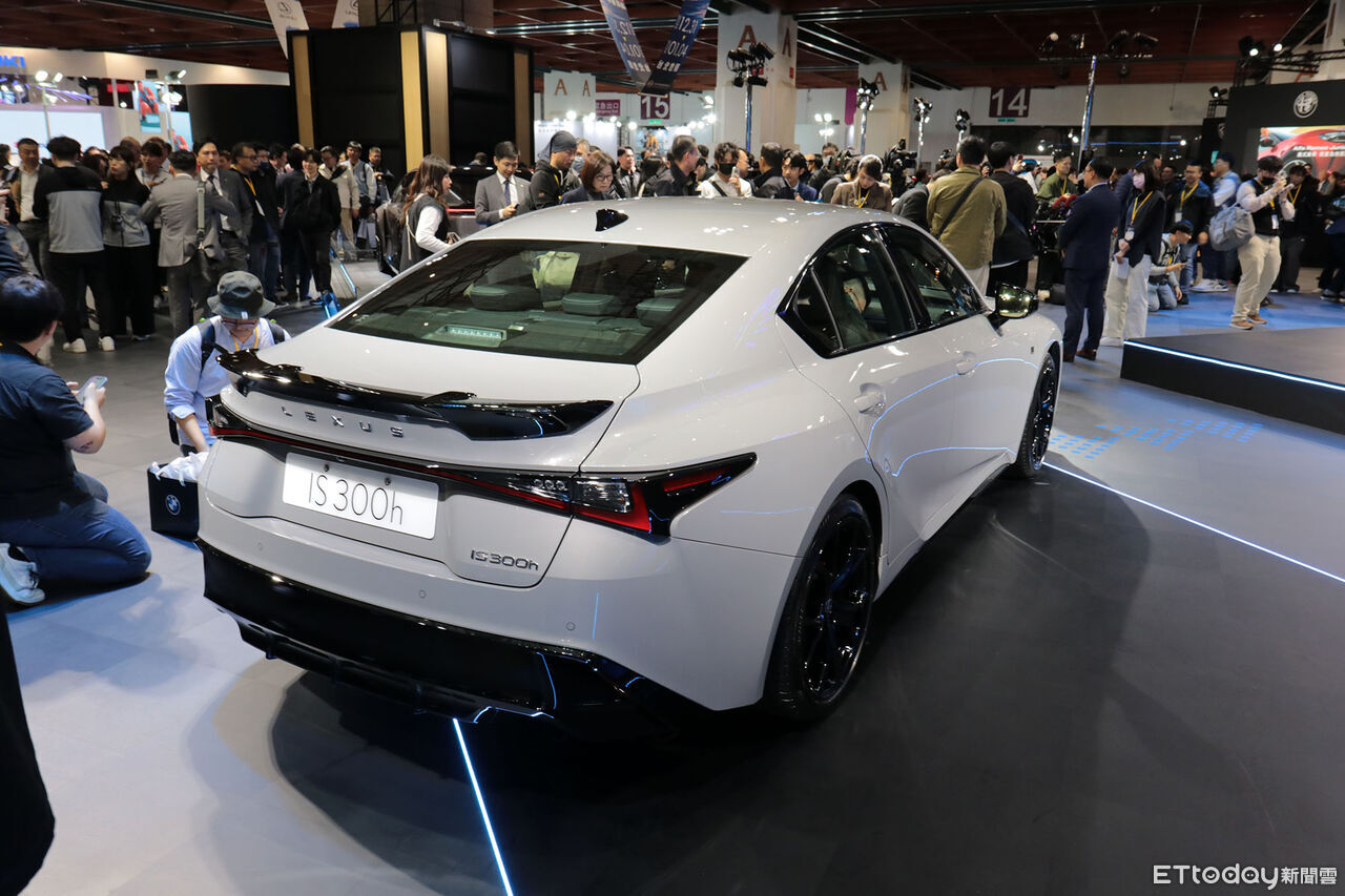 ▲台北車展／Lexus「大改款ES＆小改款IS」雙雄演出！電動概念首登台。（圖／記者張慶輝攝）