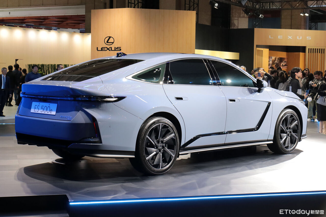 ▲台北車展／Lexus「大改款ES＆小改款IS」雙雄演出！電動概念首登台。（圖／記者張慶輝攝）