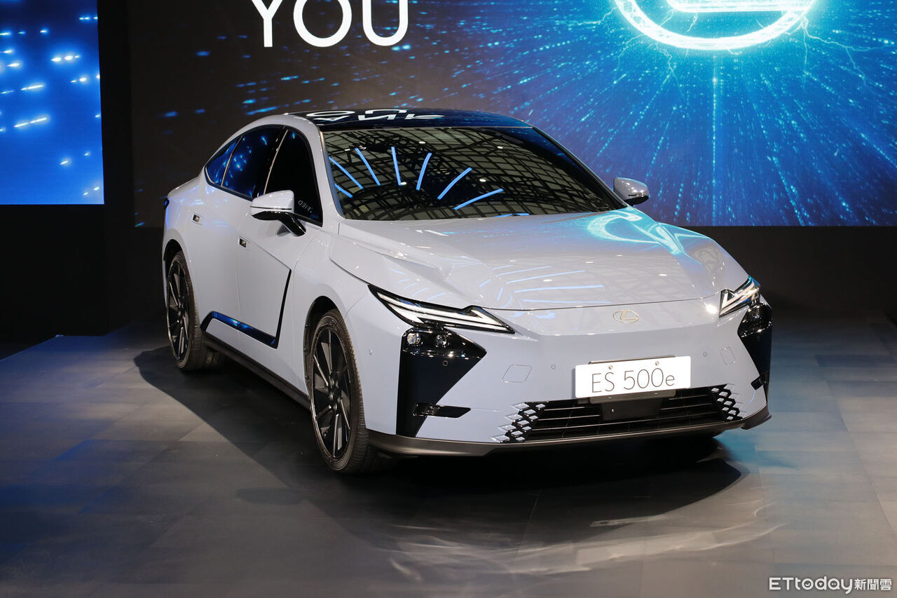 ▲台北車展／Lexus「大改款ES＆小改款IS」雙雄演出！電動概念首登台。（圖／記者張慶輝攝）