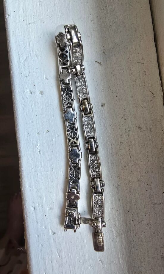 ▲▼花250元買二手包！　她竟挖到「隱藏版寶物」大賺150倍。（圖／翻攝Reddit）