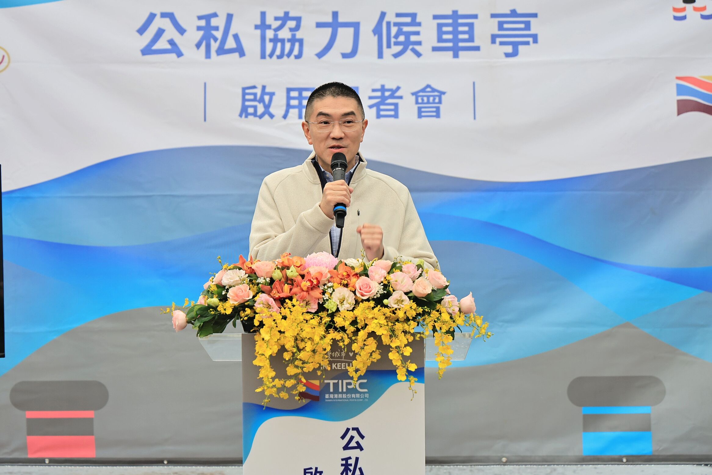 ▲基隆「碼頭工會站」候車亭啟用。（圖／記者郭世賢翻攝）