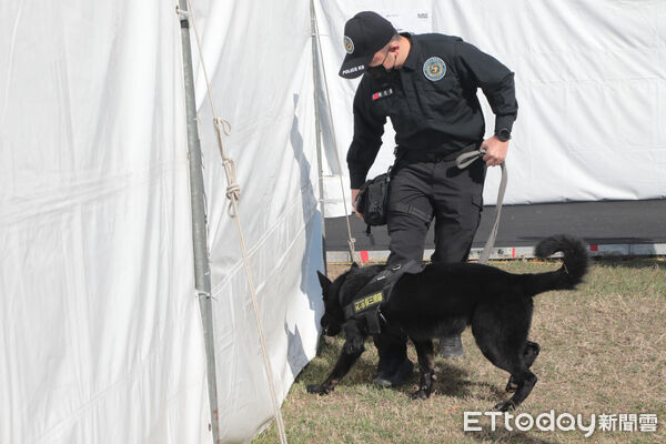 ▲「2026台南好Young」跨年演唱會今晚上場，豪華卡司尚未開唱，現場已湧現數百名歌迷提前卡位。（記者林東良翻攝，下同）